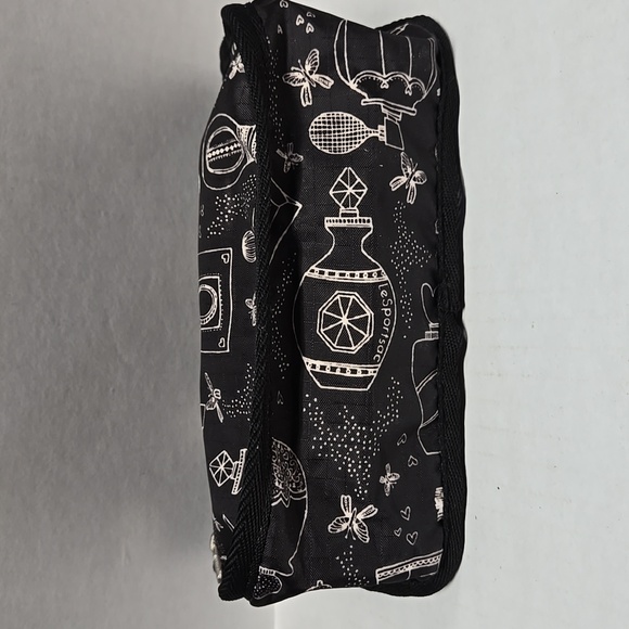 LeSportsac Travel Cosmetic Sweet Essence Black 7.5"x5.5"x3" - Picture 4 of 8